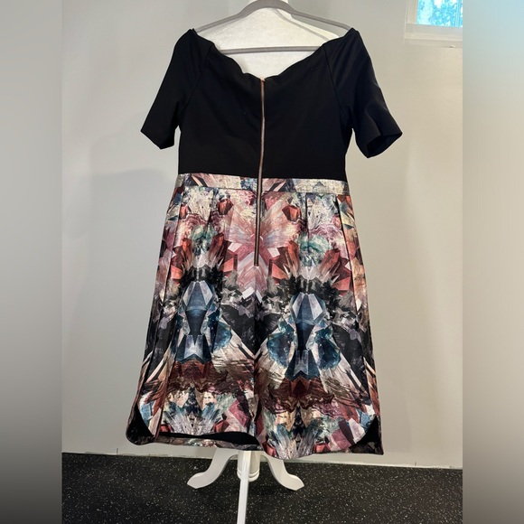 Ted Baker Metallic Tulip Dress Fitted Off-Shoulder sleeves, size 5 (US 10-12) - Picture 9 of 14